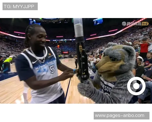 爱德华兹现场脱下比赛球衣赠送球迷令人惊叹的温暖瞬间